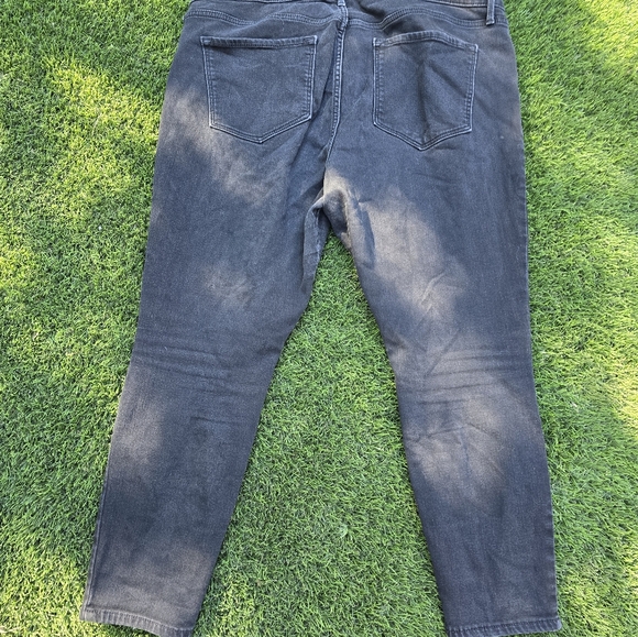Old navy black jeans - Picture 2 of 4